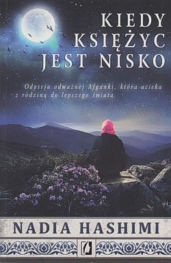 Kiedy księżyc jest nisko : odyseja odważnej Afganki, która ucieka z rodziną do lepszego świata