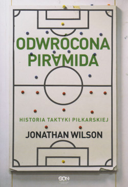 Skan okładki: Odwrócona piramida : historia taktyki piłkarskiej