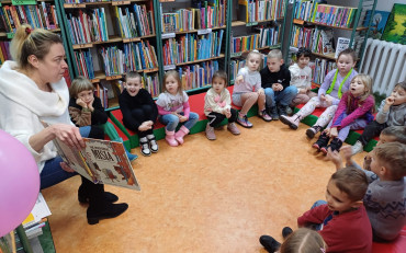 Przedszkolaki w bibliotece